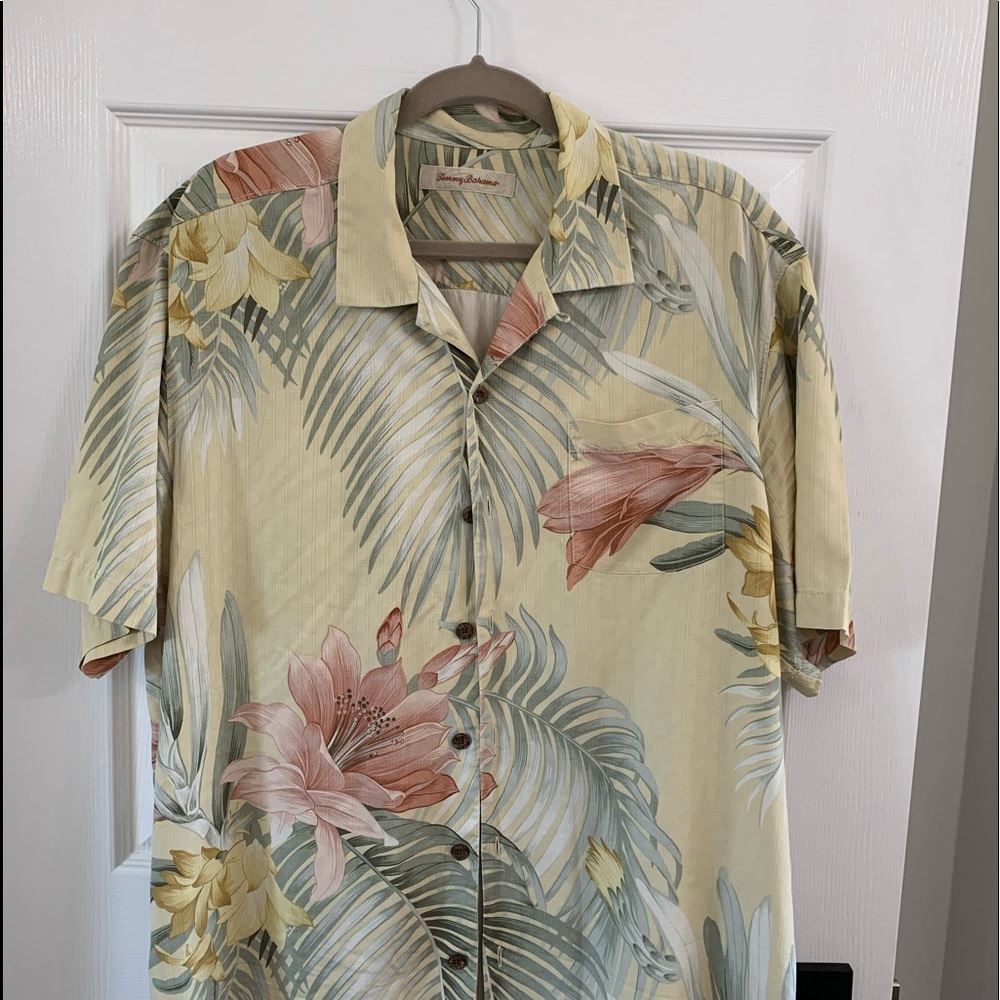 Tommy Bahama Men’s Camp Shirt - Size L